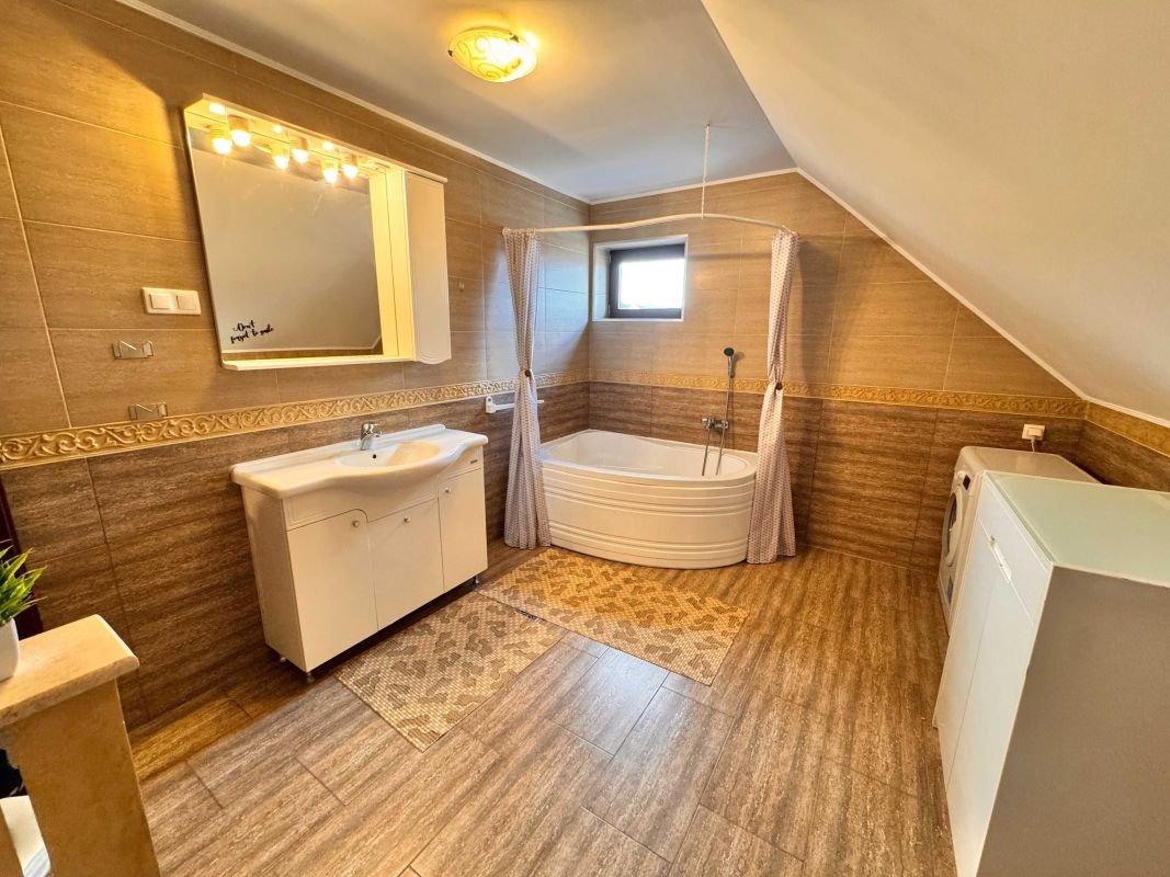 9e8ec075701b45a9b5f51f101f048e71