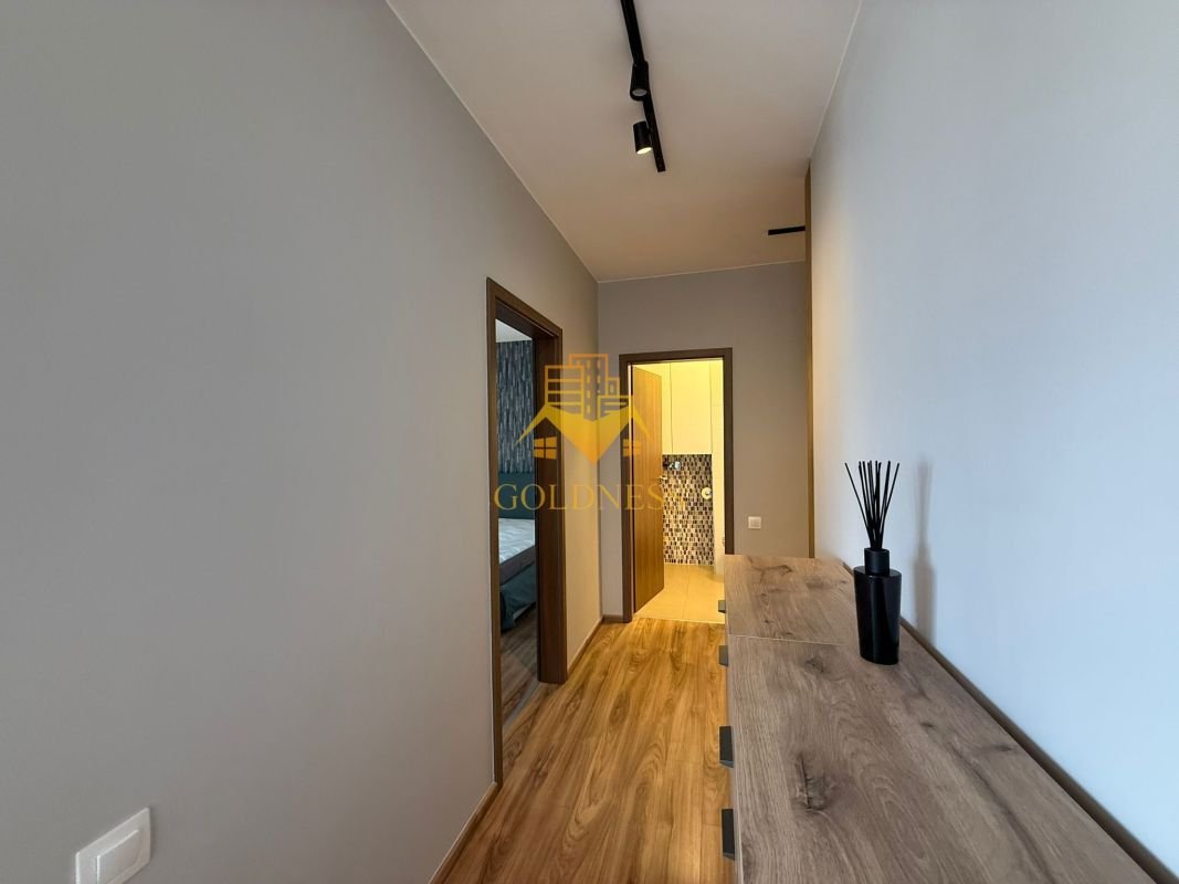 0483d2770bba44fc8079245bf3fa9c1d-1