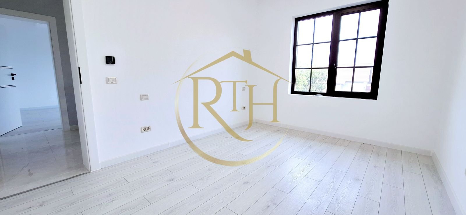 06800cf9c26e4b619a24761d06233e83