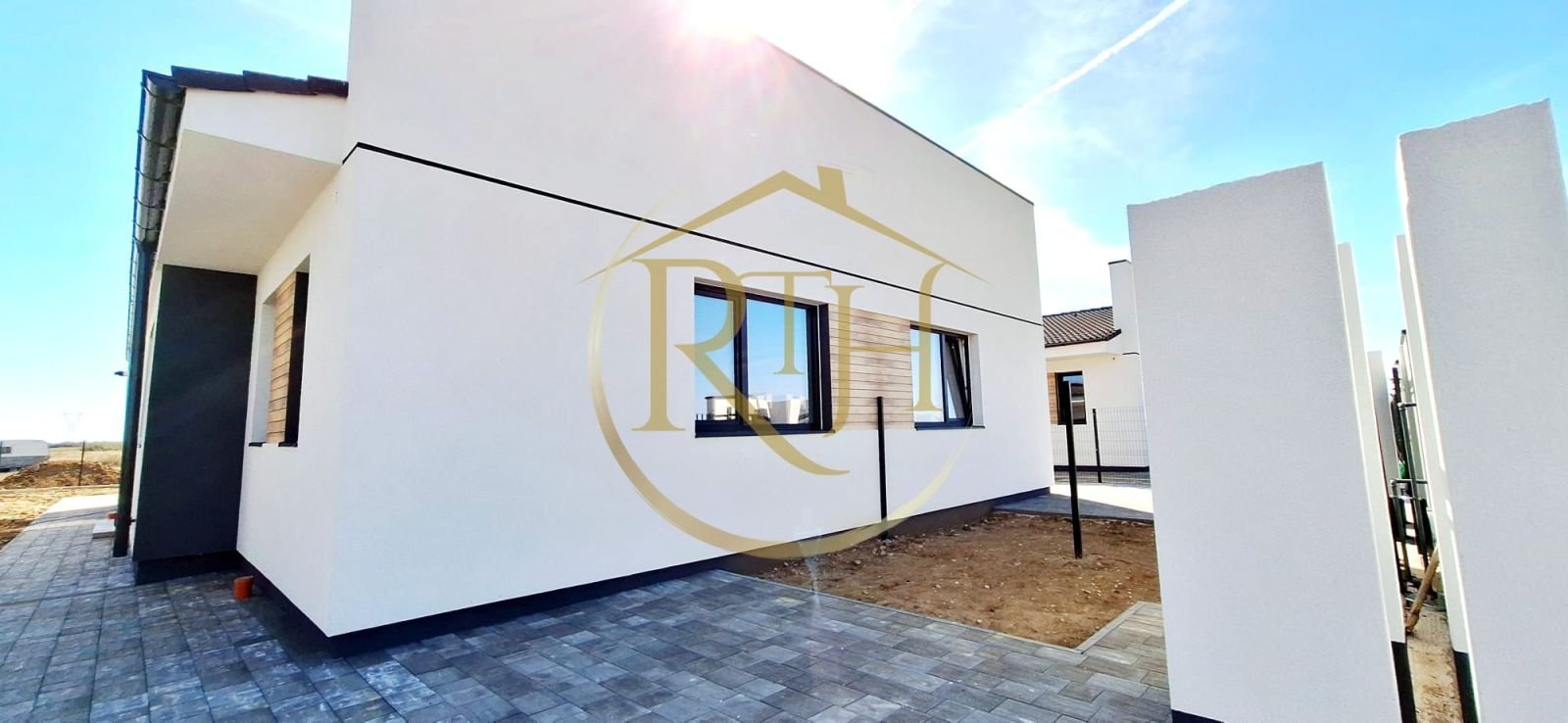 09b2a48c3dc947c7870848c019f9de64