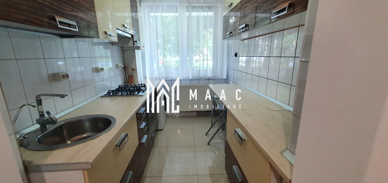 1af3c1705fb44a1ca952a3985d05089e-1