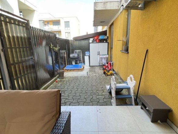 Apartament 2 camere parter, curte proprie-Dumbravita