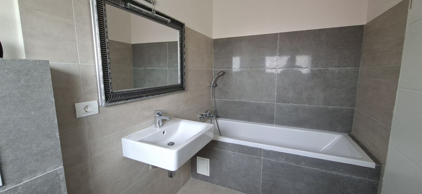 39937731db784d8fa9ec034d4caa54ba