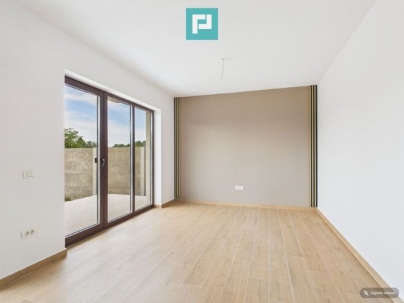 Duplex luminos 101 mp utili, teren 350mp în Covaci