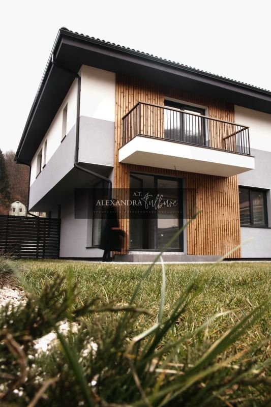 4e387fe0a99242d7be27b77347a36739