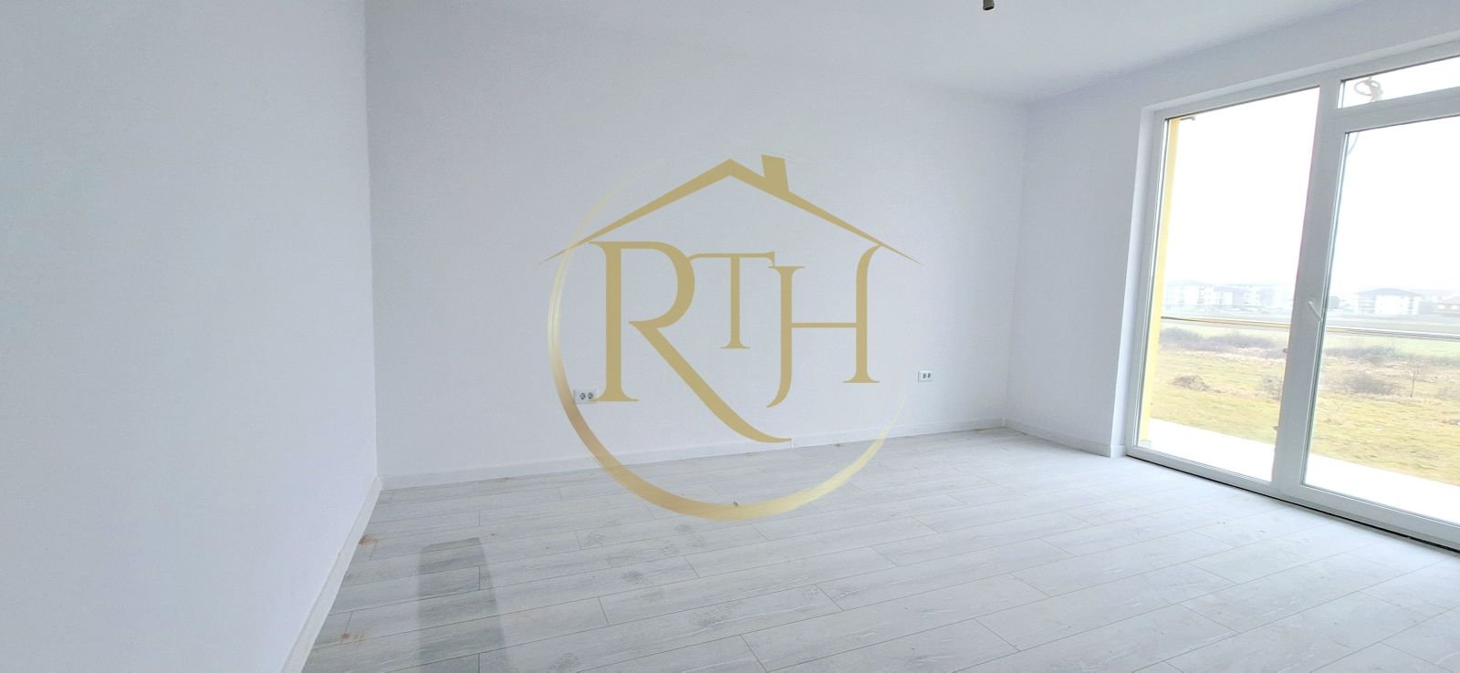 6e4c612ee0c94f988577c29541b47d28