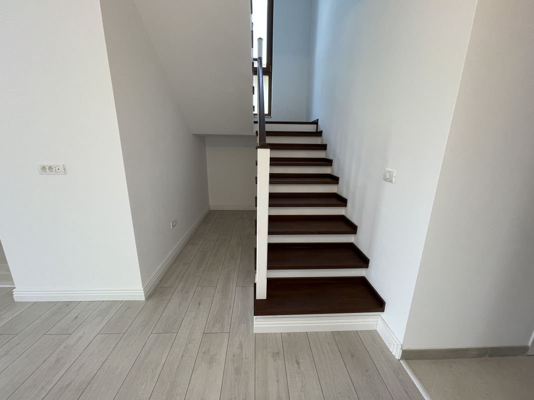 758578f3ed2142948feef324ffd2e6fa-1