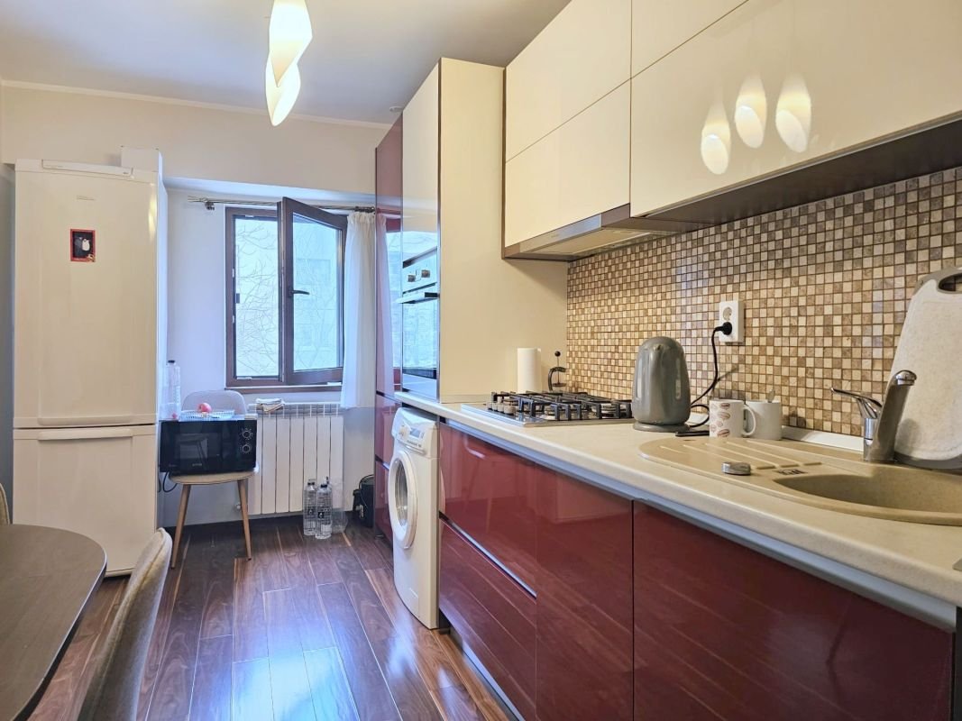 761468df0b284f36ba5836d2b55694a5