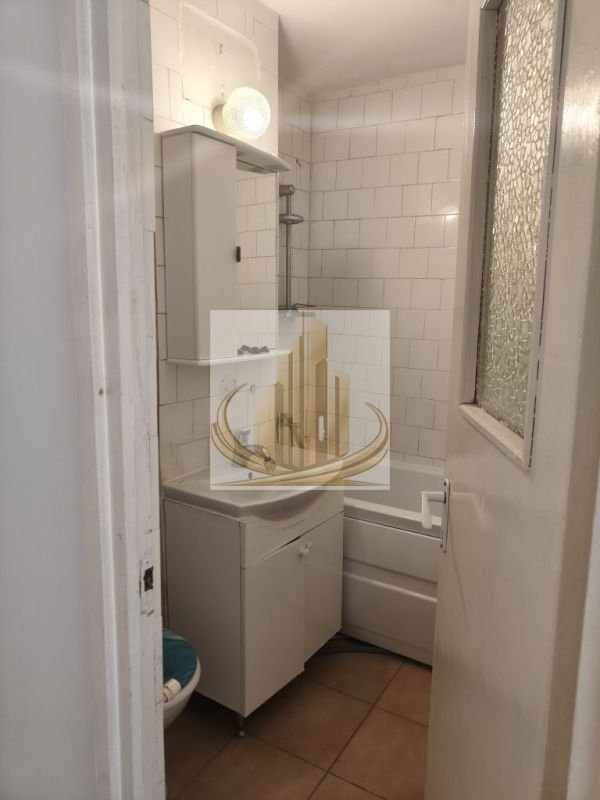 789d68fc28a2431694e3e9a19273d7ef-1