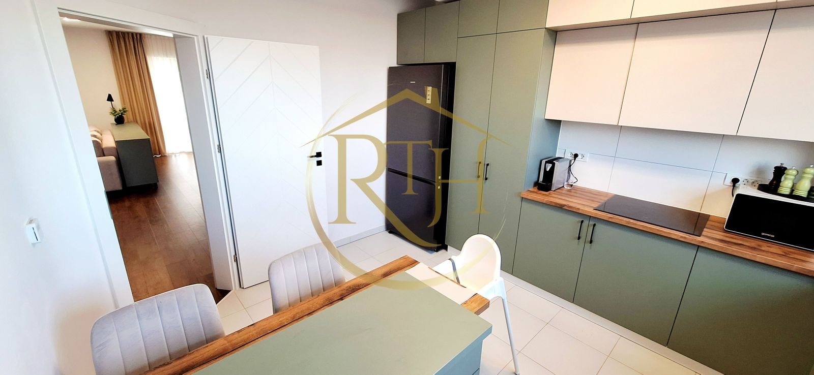 816e6c20702a41c7a5d8db9ff1c18a98