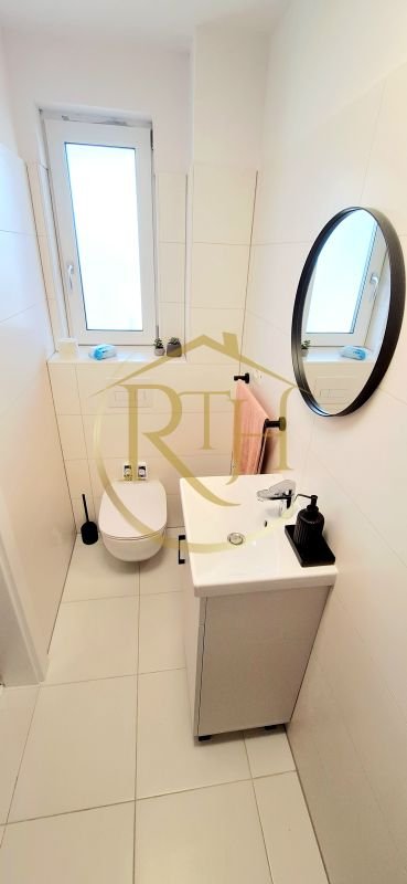 84464840e8654f19b4c7f04d8135d19e