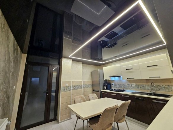 De vanzare casa 2 camere, renovata -Piata Centrala, 89.000 euro