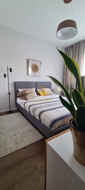 924ab1168fa34c28a1fd1c252865f370-1