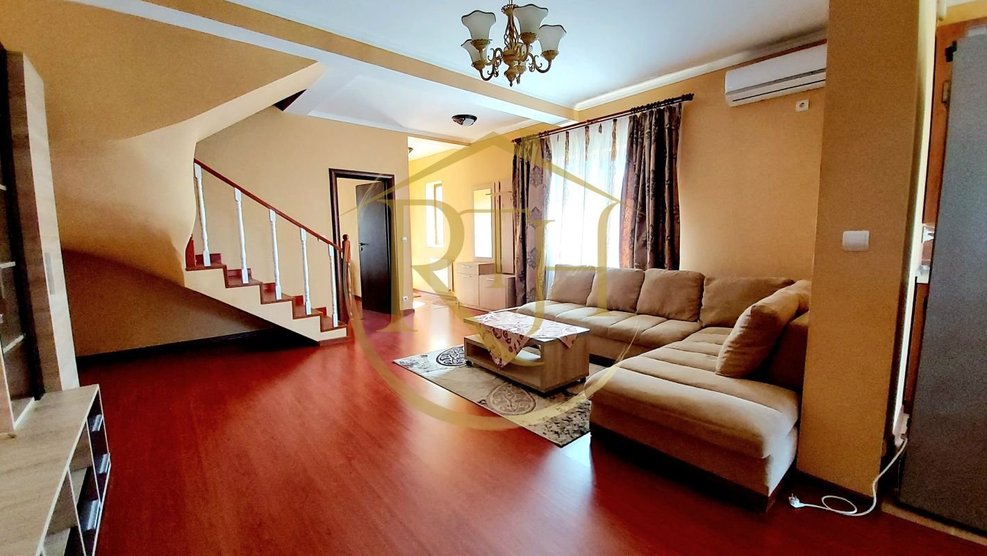 9b25f16b842f43a18e3de61bbbd4fcdb