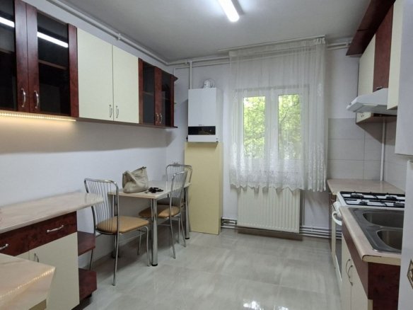 Apartament de inchirat cu 4 camere + garaj- Torontalului