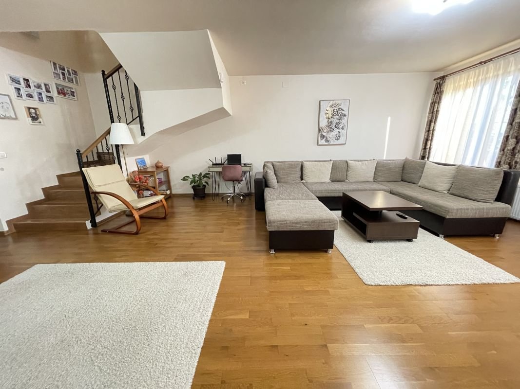 af5d293e4ac745bc9ece88b449a8317e