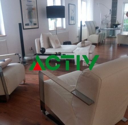 Vila cu curte proprie-zona Cipariu