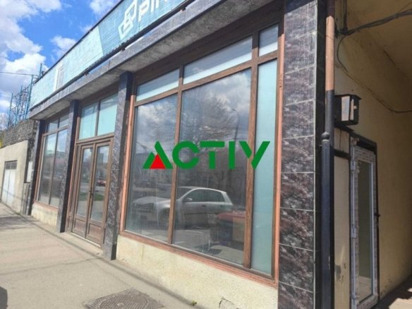 Spațiu comercial