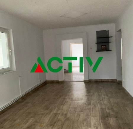 Spațiu comercial vitrină la strada || Calea Florești