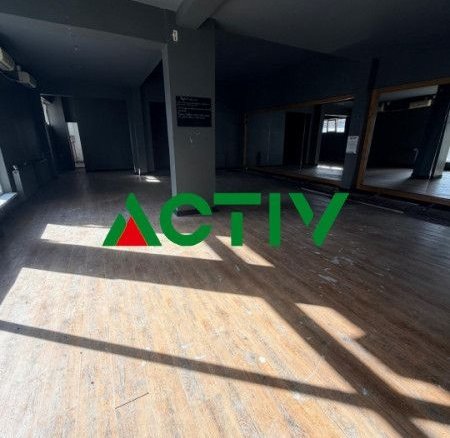 Spațiu comercial // Între Lacuri