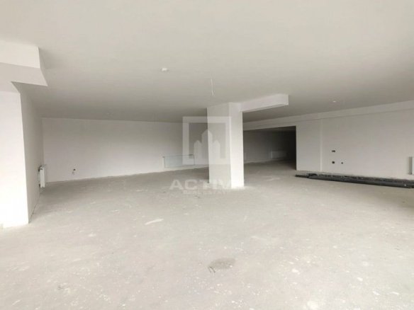 Spatiu comercial – zona Floresti