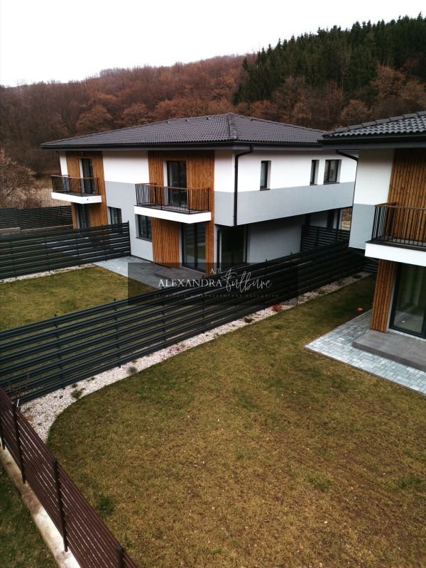 Duplex 4 camere | 120 mp utili | 180 mp curte | P+ET+POD | Floresti