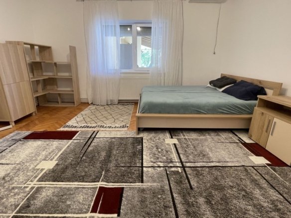 Casa cu teren frumos si garaj zona Mehala