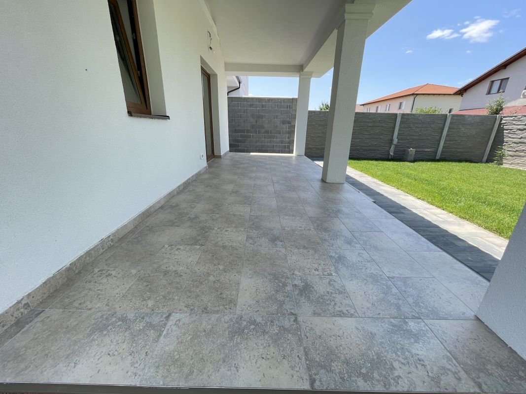 eee49f05a0bf4ee1b5046e52c53c3417-1