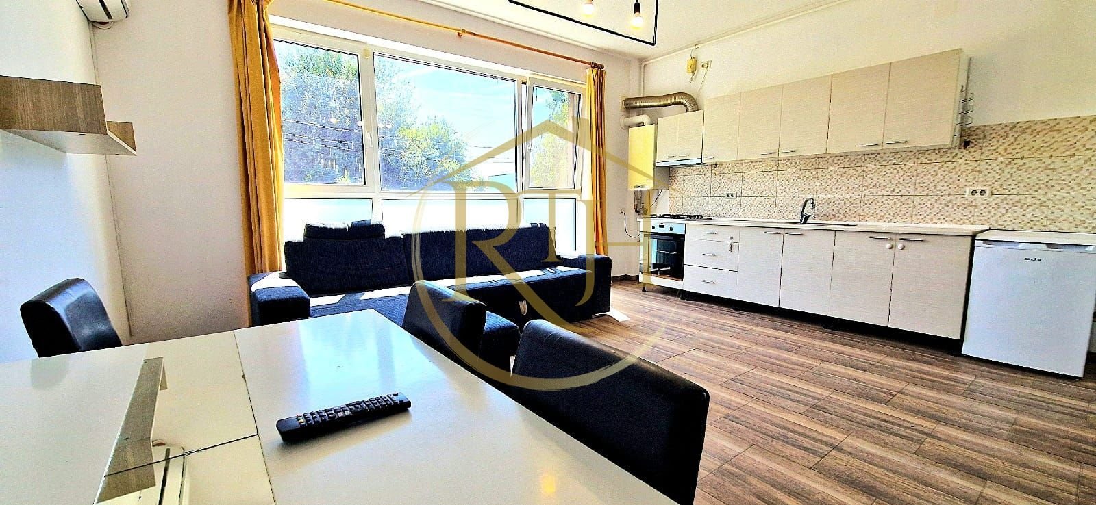 f474e28817404843b11ac6b72558a001