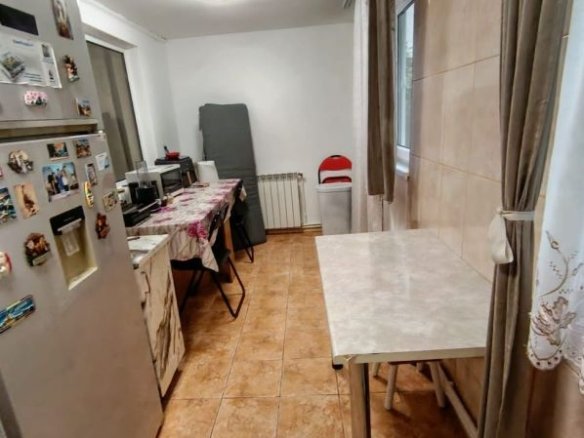 De vanzare apartament 3 camere – Micro 40 – Parter cu gradina