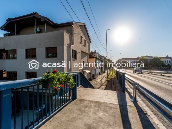 Apartament tip casă | 3 camere & curte | zona Colegiului Moise Nicoară