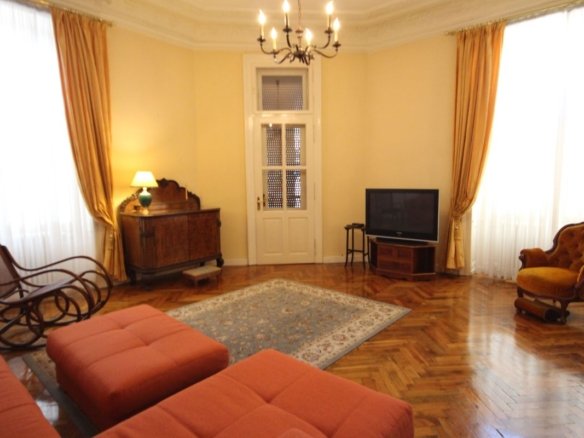 APARTAMENT DEOSEBIT IN ZONA CENTRALA