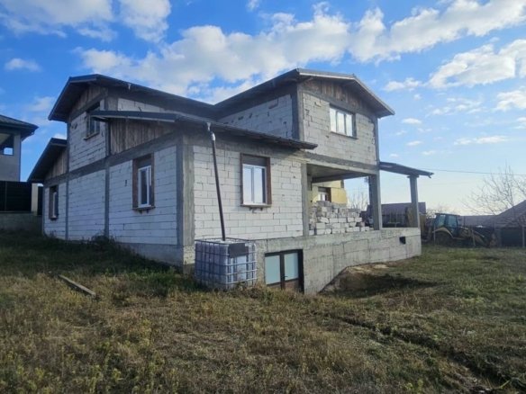 Casa la rosu Bariera Traian, teren 896 mp, COMISION 0%