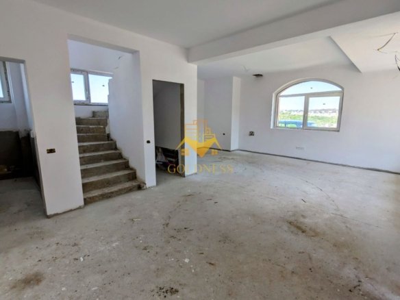 Vila, 4 Camere, Dezmir, Constructie Noua, 450 mp, 4 Bai, 2 Parcari