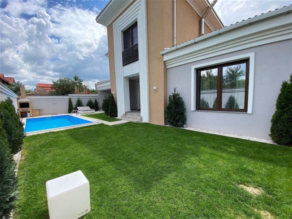Proprietate de lux cu piscina si design modern-Dumbravita
