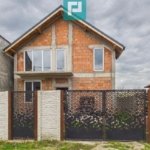 Casă la roșu cu piscină-Pârneava-767 mp teren