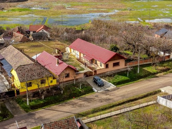 Casă în Vinga – restaurată Integral 2025 | 3 camere | teren generos