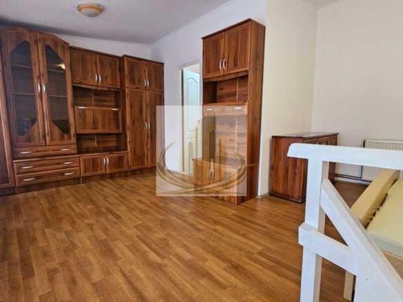 Apartament cu 2 camere de vânzare la casa in curte comuna