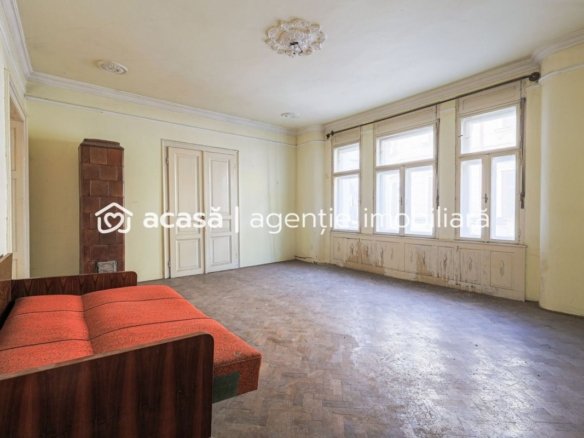 Proiect de clinică sau birouri în centru – casă cu demisol, de renovat