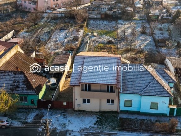Casă nouă cu etaj semifinalizată în Aradul Nou