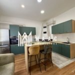 Apartament spațios la casă | renovat complet | cu curte proprie