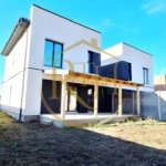 Oferim spre vanzare Case-Duplex cu 4 camere, situate in Giroc, zona buna