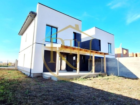 Oferim spre vanzare Case-Duplex cu 4 camere, situate in Giroc, zona buna