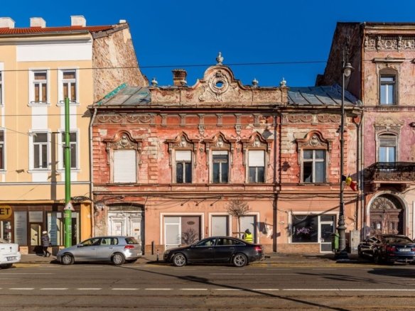 Clădire ultracentrală Arad | lângă Teatru | NU este Monument!