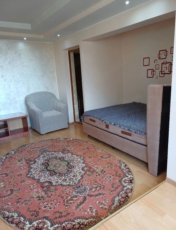 De inchiriat apartament 2 camere micro 20, et. 9, 350 euro negociabil