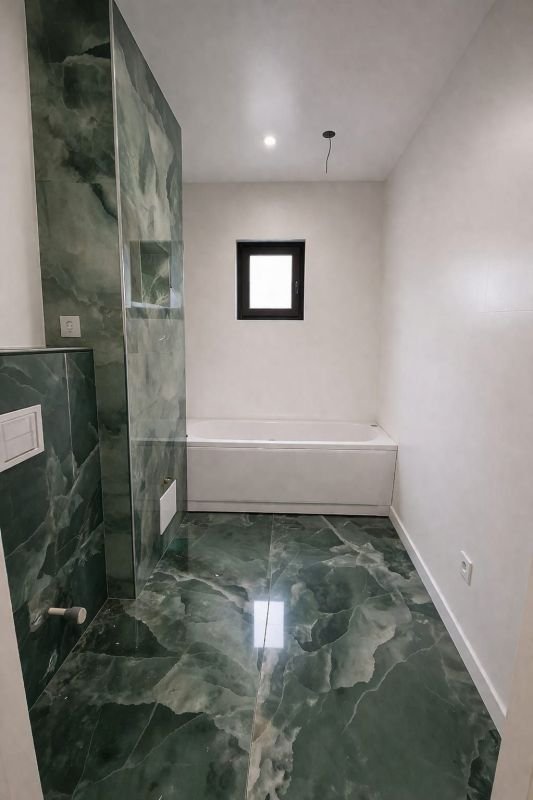 De vazare apartament cu 3 camere, Baia Comunala, 135.000 Euro