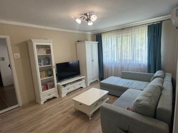 Apartament de 3 camere, zona Dacia