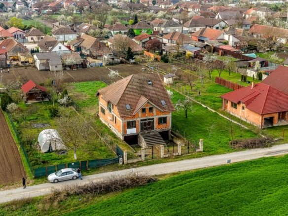 Casă 6 camere – la roșu – Zimandcuz, Arad – COMISION 0