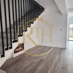 Duplex de vanzare cu 4 camere,2 bai,250 mp teren-Mosnita Veche zona Centrala.