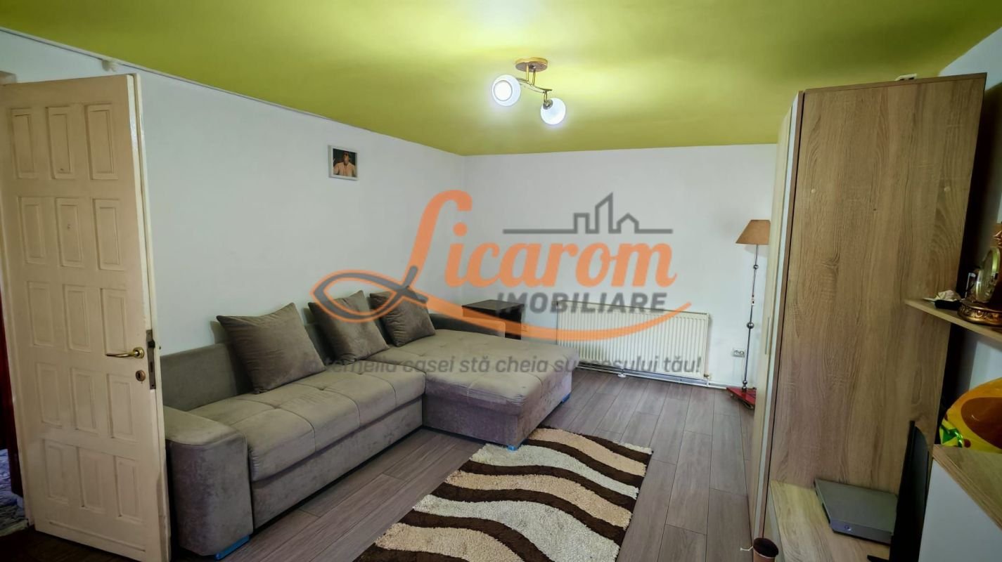 Corp de casa 4 camere zona Nicopole,curte comuna cu 1 familie.